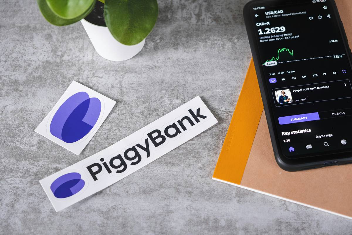 Bar chart showing 78% of teens abandon savings goals within 3 months without structured communication plans
